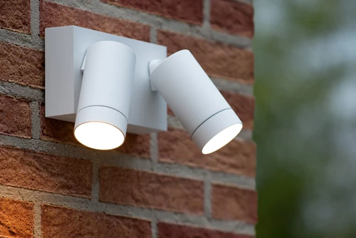 Lucide TAYLOR - Wandstrahler / Wandleuchte Innen/Außen - 2xGU10 - IP54 - Bewegungssensor - Weiß - Atmosphäre 1